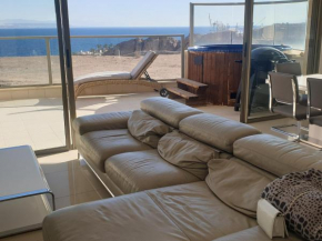 Top-Luxury Exclusive Аpt with Jacuzzi in front of the sea